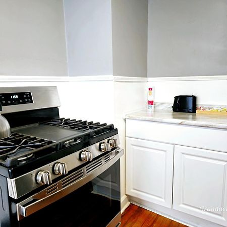 Вилла Lovely! Near Cleve Clinic/Uh/Cwru/Dwntwn W/Porch Кливленд Экстерьер фото
